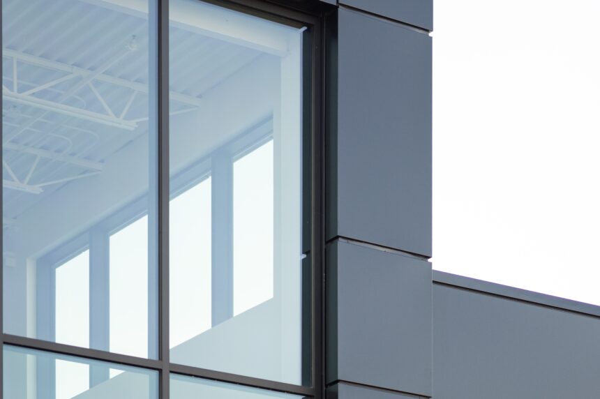 vue-proche-epicerie-panneaux-aluminum-gris