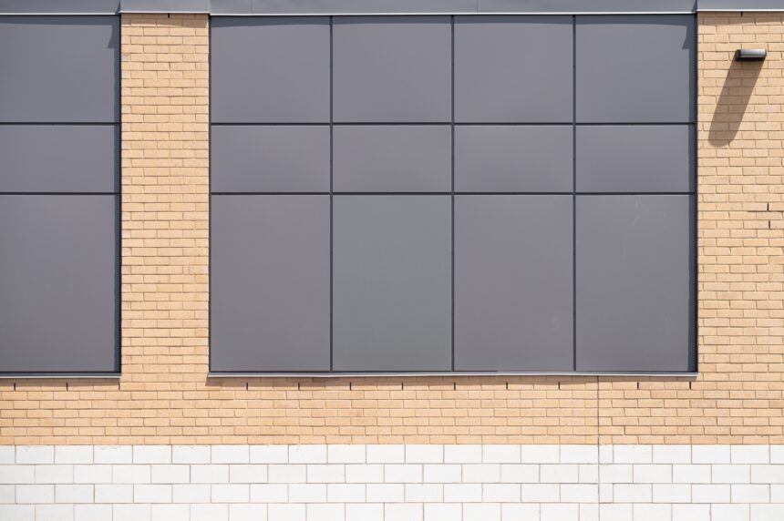 vue-ensemble-immeuble-moderne-panneaux-aluminium