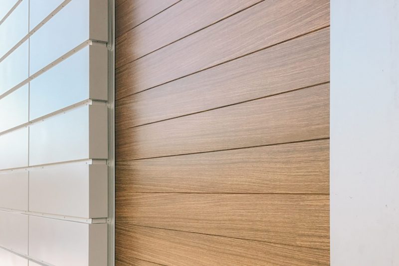 vue-côté-immeuble-moderne-planches-aluminum